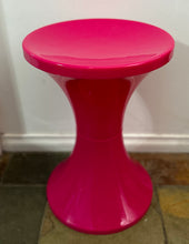 Load image into Gallery viewer, Arcade Retro Stools