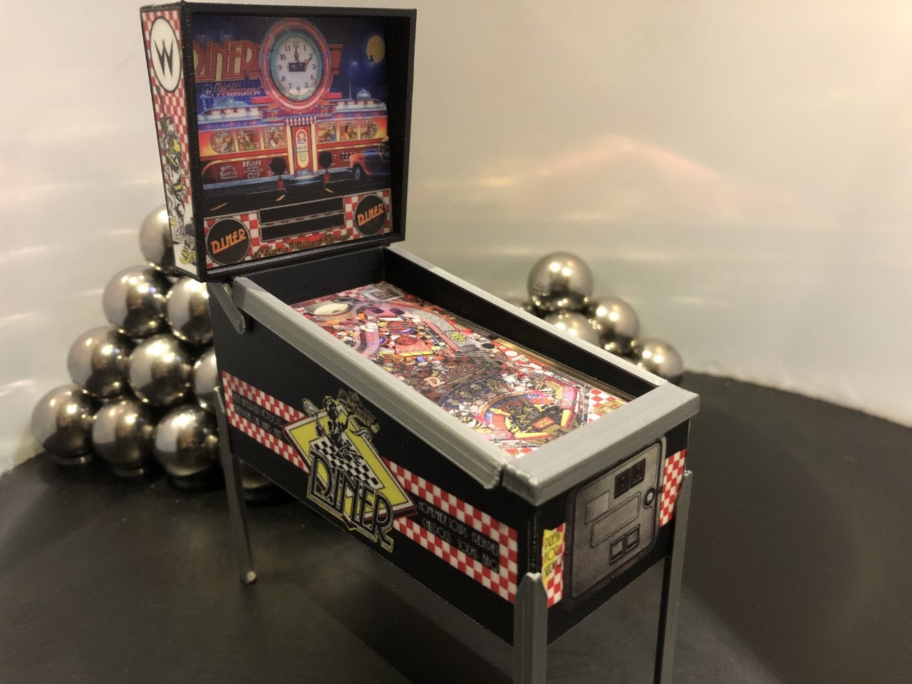 Diner Mini Pinball Xmas Ornament – Arcade Machines Australia